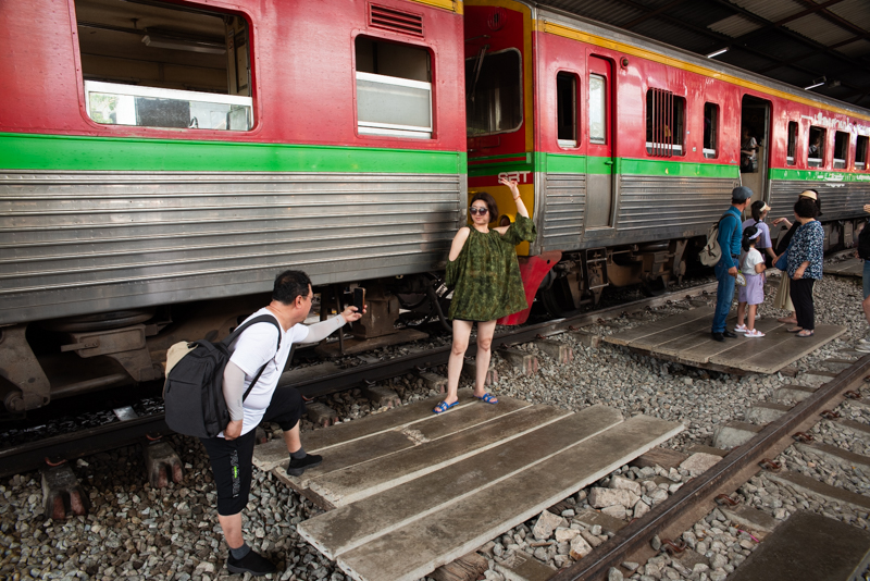 Le train de Maeklong (REP127_90158)