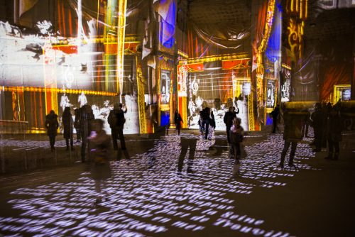 Aux portes du spectacles Melies (REP098-72756)