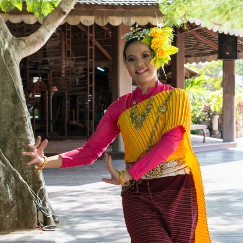 Danse traditionnelle Thaïlandaise (Pattaya) (REP084_47040)