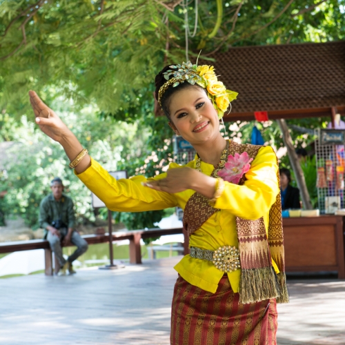 Danse traditionnelle Thaïlandaise (Pattaya) (REP084_47101)