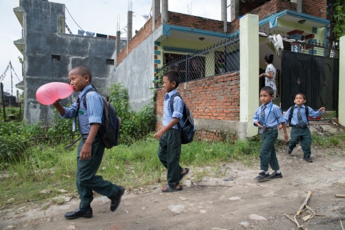 Gonkyap en marche pour l'école Katmandou (REP101_52443)