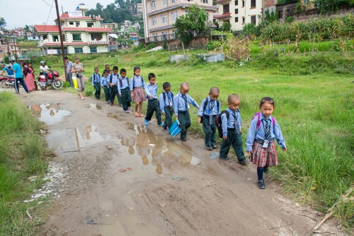 Gonkyap en marche pour l'école Katmandou (REP101_52448)