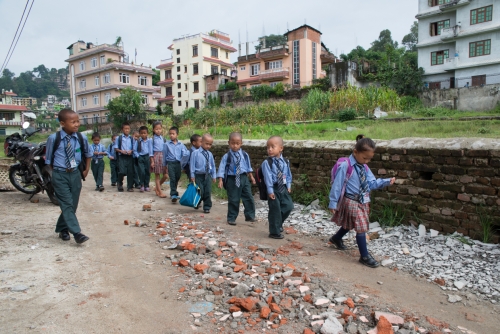 Gonkyap en marche pour l'école Katmandou (REP101_52451)