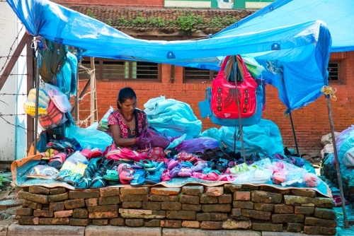 La vendeuse en bleu Bhaktapur (REP079-53570)