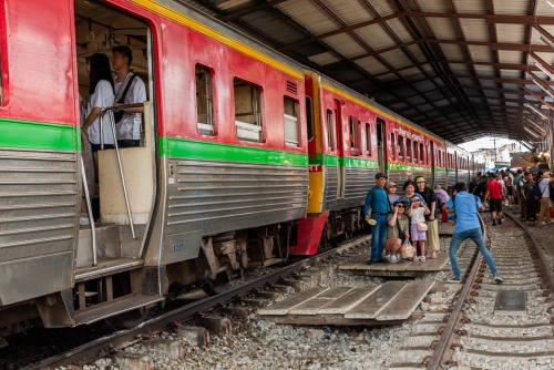 Le train de Maeklong (REP127_90156)