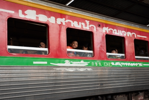 Le train de Maeklong (REP127_90169)