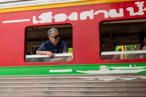 Le train de Maeklong (REP127_90179)