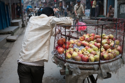 Le vendeur de pomme Katmandou (REP080_54860)
