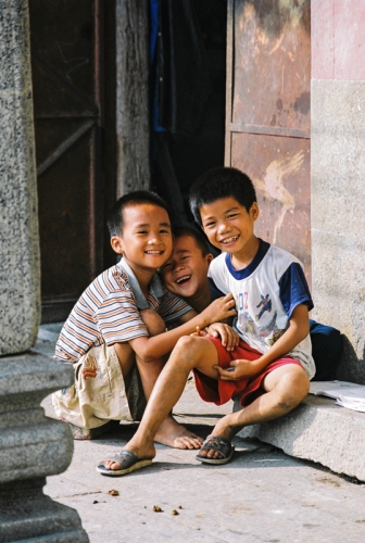 Les enfants au village Canton (REP053-00071)