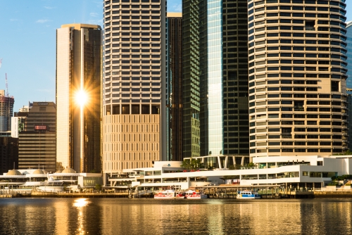 Lever de soleil sur les quartiers d'affaires Brisbane (REP071_64394)