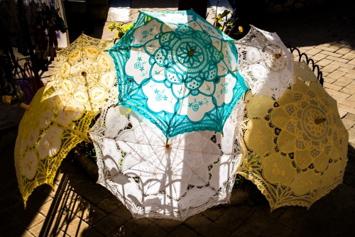 Marchand d'ombrelles à Taormina (REEP041-48267)