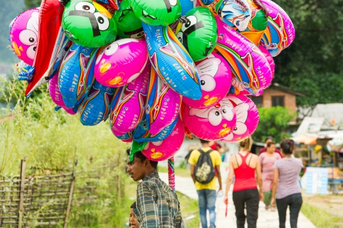 Pokhara le vendeur de ballons (REP081_54818)