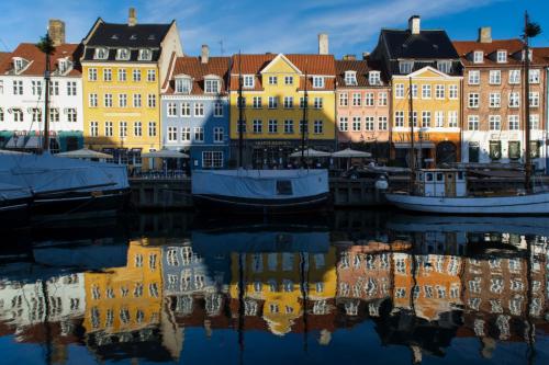 Reflets dans le port Nyhavn (REP040_43172-1)