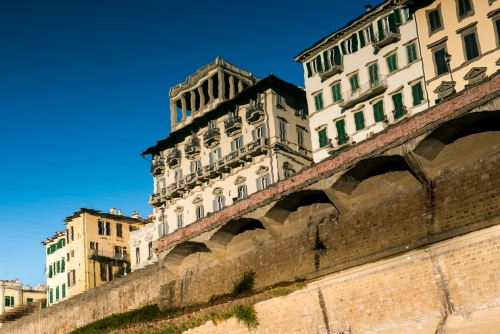 Reflexion des rives de l'Arno (REP088-65242)