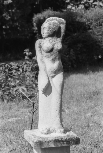 Statue dans le jardin de Jean Giono (REP010_3065)