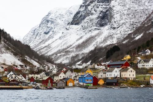 Village du fjord pres de Bergen (REP090_82230)