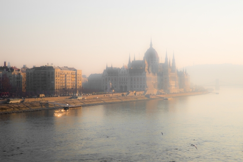 Vue sur le parlement de Budapest (REP087_71138)